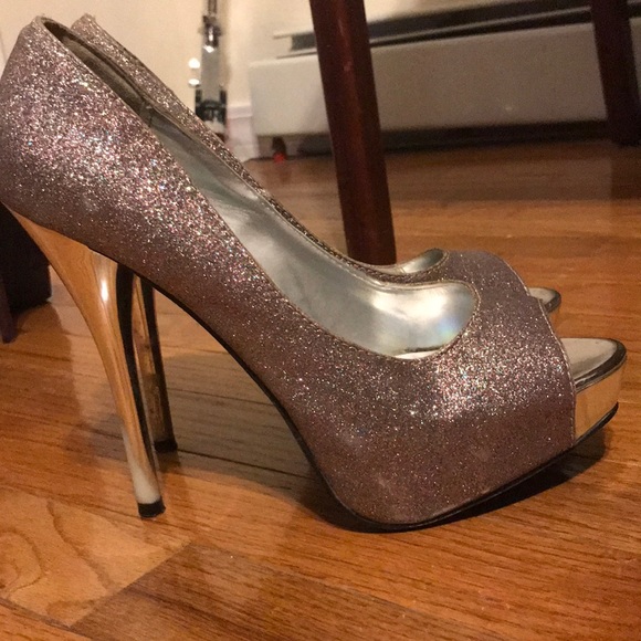 Heels - Picture 2 of 4